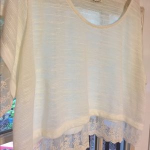 Gorgeous NWOT O’Neill cream crop top with lace